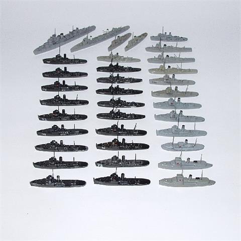 Konvolut 35 kleine Kriegsschiffe