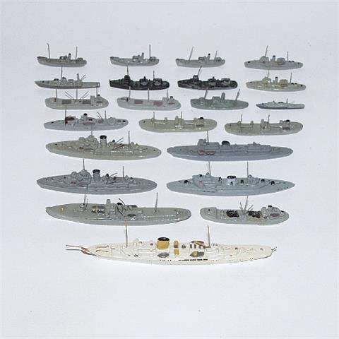Konvolut 22 kleine Kriegsschiffe