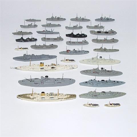 Konvolut 31 kleine Kriegsschiffe