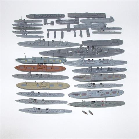 Konvolut 34 Kriegsschiffe (Bakelit)
