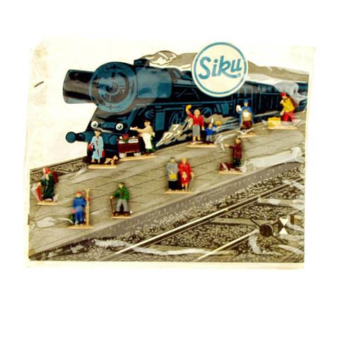 Dekopappe mit 10 Eisenbahnfiguren