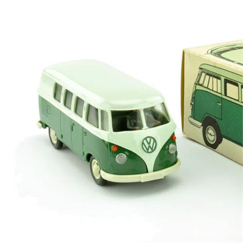 VW Bus (Typ 3), pap'weiß/diamantgrün (im Ork)