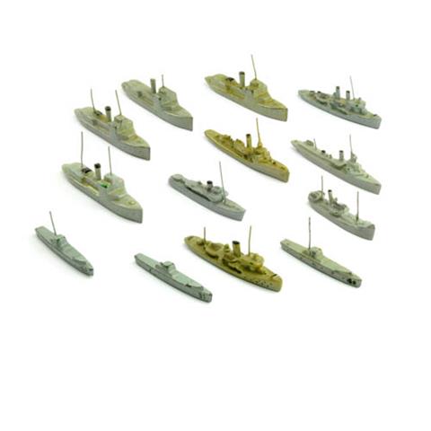 Konvolut 13 kleine Kriegsschiffe