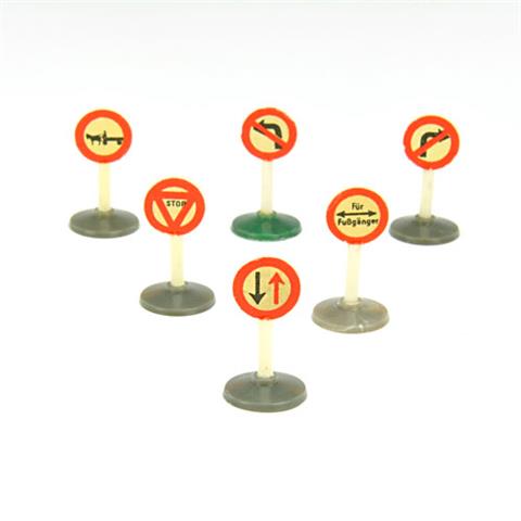 Konvolut 6 Auslands-Verkehrszeichen (Typ 1)