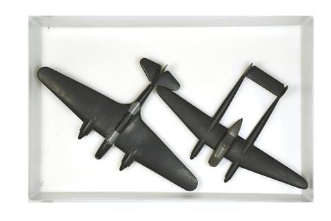 Konvolut 2 Flugzeug-Holzmodelle (Maßstab 1:50)