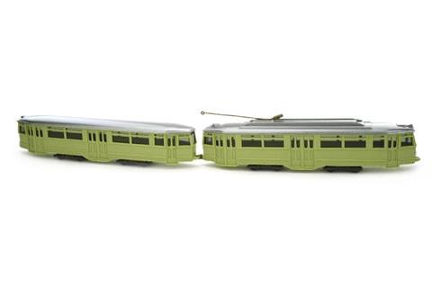 Straßenbahn-Großraumzug, lindgrün/silbern
